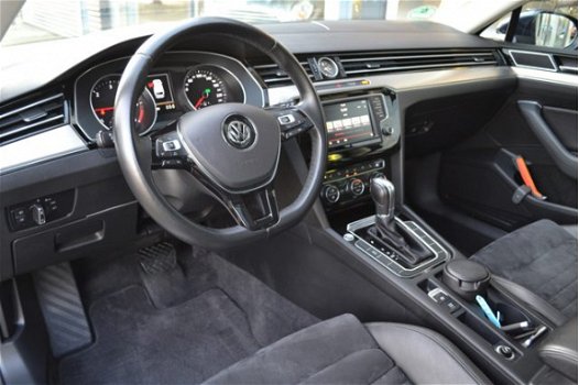 Volkswagen Passat Variant - 1.6 TDI Business Edition R | Panorama dak | Comf. stoelen | Navi | Stoel - 1