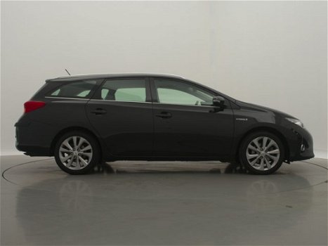 Toyota Auris Touring Sports - 1.8 Hybrid Executive / AIRCO-ECC / PDC / CAMERA / CRUISE CTR. / STOELV - 1