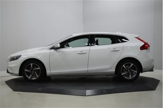 Volvo V40 - 2.0 D2 R-Design Business Navi, Xenon, Clima, Cruise, Pdc, Trekhaak - 1