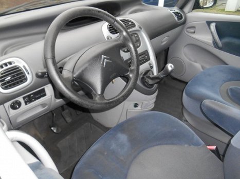 Citroën Xsara Picasso - 1.8i-16V Différence 2 - 1