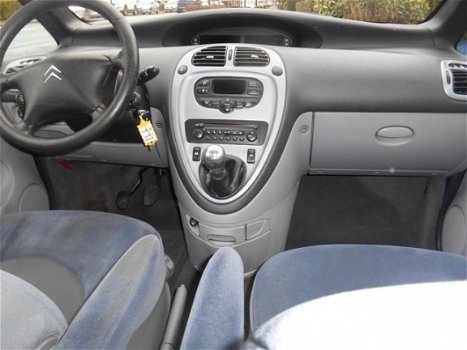 Citroën Xsara Picasso - 1.8i-16V Différence 2 - 1