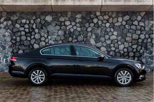 Volkswagen Passat - 1.6 TDi Comfortline Navi | LED | Clima | Cruise | PDC V+A | NL Dealerond. Auto | - 1