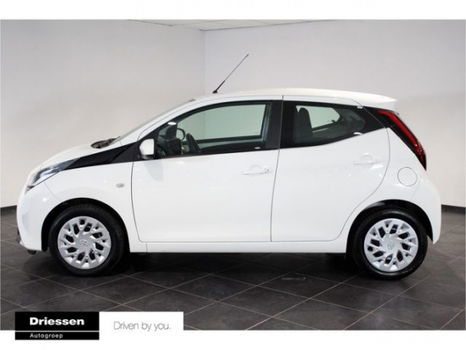 Toyota Aygo - 1.0 VVT-i x-play (Parkeercamera - Bluetooth) - 1