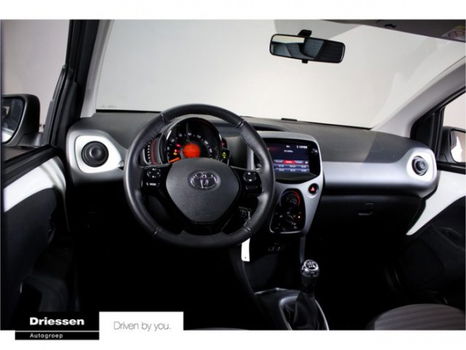 Toyota Aygo - 1.0 VVT-i x-play (Parkeercamera - Bluetooth) - 1