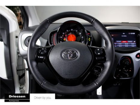 Toyota Aygo - 1.0 VVT-i x-play (Parkeercamera - Bluetooth) - 1