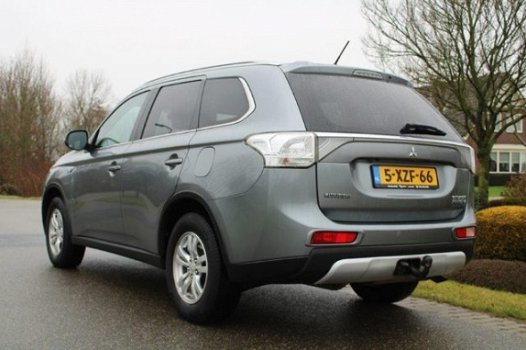 Mitsubishi Outlander - 2.0 PHEV 4WD Business automaat navi/ECC/cruise/trekhaak - 1