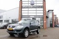 Volkswagen Touareg - 3.6 V6 FSI Highline Automaat, Leer, Xenon, Schuifdak, PDC, Apk - 1 - Thumbnail