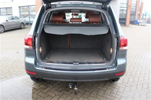 Volkswagen Touareg - 3.6 V6 FSI Highline Automaat, Leer, Xenon, Schuifdak, PDC, Apk - 1