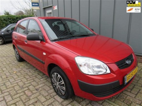 Kia Rio - 1.4 L //APK//NAP//Elec.Ramen//5drs//Stuurbekrachtiging//Trekhaak// - 1