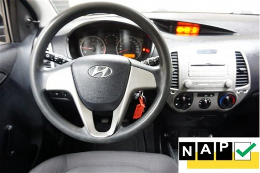 Hyundai i20 - 1.4i DynamicVersion ZONDAG ' s open van 12-tot 17 uur - 1
