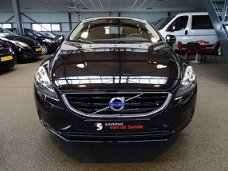 Volvo V40 - 2.0 D4 Momentum Business Airco/Cruise control