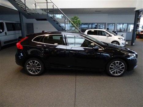Volvo V40 - 2.0 D4 Momentum Business Airco/Cruise control - 1