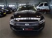 Volkswagen Passat Variant - 1.6 TDI Business Edition Trekhaak/Camera/Navi/Smart phone mirror link - 1 - Thumbnail