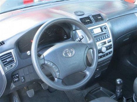 Toyota Avensis Verso - 2.0 16v VVT-i Linea Luna - 1