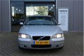 Volvo S60 - 2.4 140pk Momentum / Navigatie / Trekhaak / Stoelverwarming / Clima / Regensensor / Half - 1 - Thumbnail