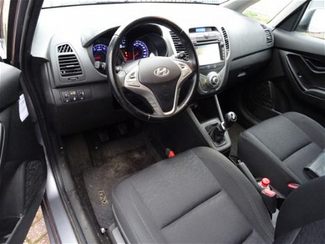 Hyundai ix20 - 1.4i Go / Navigatie / Trekhaak / Parkeercamera / Airconditioning / incl. Set Winterwi - 1