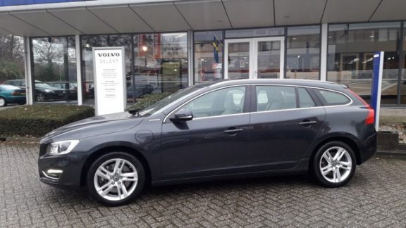 Volvo V60 - 2.4 D6 AWD Plug-In Hybrid Summum / Adaptieve cruise control / half tarief MRB / - 1