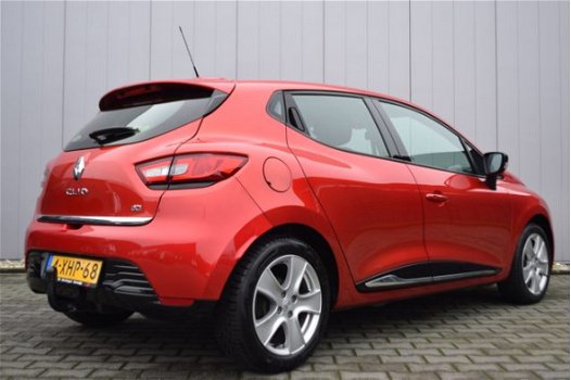 Renault Clio - 1.5 DCi ECO Expression Full Map Navi, Afn. Trekhaak, PDC, 16Inch LMV, Airco - 1