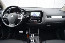 Mitsubishi Outlander - 2.0 PHEV Executive Edition Xenon, Half Leder, Full Map Navi, Trekhaak, Camera