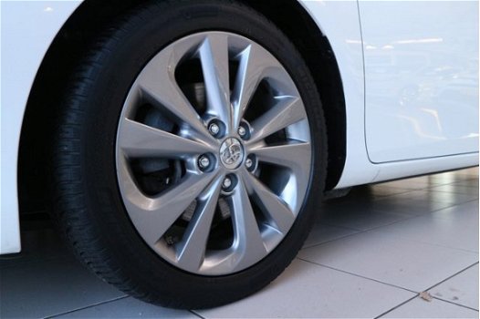 Toyota Auris - 1.8 Hybrid Executive | Parkeer camera | Climate control | Lm Velgen | Stoelverwarming - 1