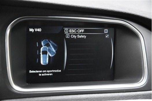Volvo V40 - D4 Kinetic Business 190PK [Navigatie Climate PDC DVD speler] - 1