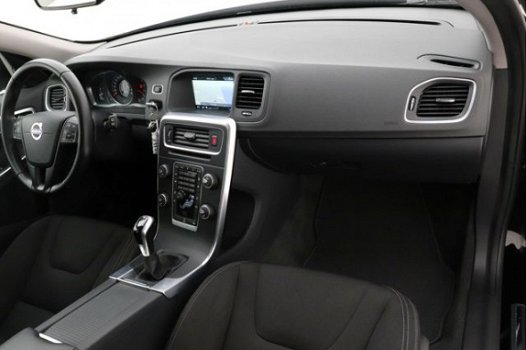 Volvo V60 - 2.0 D3 Kinetic Business | Navigatie | Trekhaak | Stoelverwarming voor | 150PK - 1