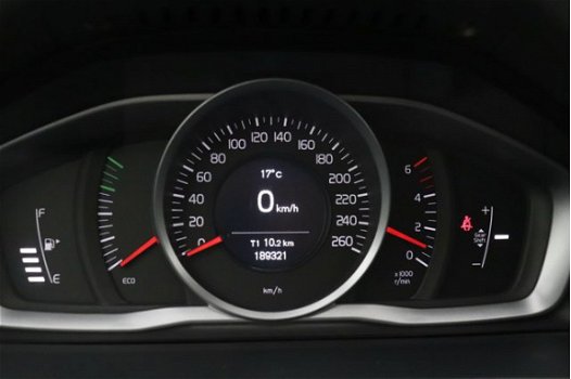 Volvo V60 - 2.0 D3 Kinetic Business | Navigatie | Trekhaak | Stoelverwarming voor | 150PK - 1