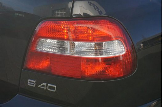 Volvo S40 - 2.0 T Sports Edition Navigator XENON BODY KIT STOELVERWARMING TREKHAAK YOUNGTIMER - 1