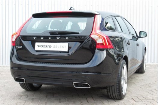 Volvo V60 - D4 190pk GT Verwarmbare voorruit & voorstoelen Park Assist Navi - 1