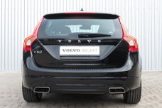 Volvo V60 - D4 190pk GT Verwarmbare voorruit & voorstoelen Park Assist Navi