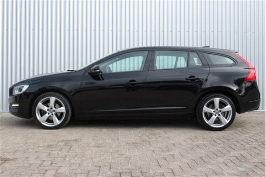 Volvo V60 - D4 190pk GT Verwarmbare voorruit & voorstoelen Park Assist Navi - 1