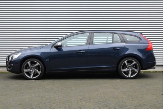 Volvo V60 - T3 150pk R-Design, Trekhaak, Cruise Control, Stoelverwarming - 1