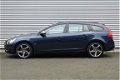 Volvo V60 - T3 150pk R-Design, Trekhaak, Cruise Control, Stoelverwarming - 1 - Thumbnail