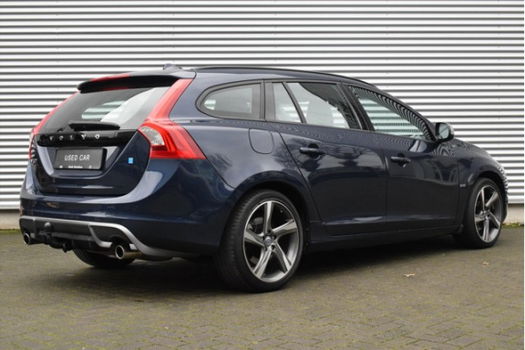 Volvo V60 - T3 150pk R-Design, Trekhaak, Cruise Control, Stoelverwarming - 1