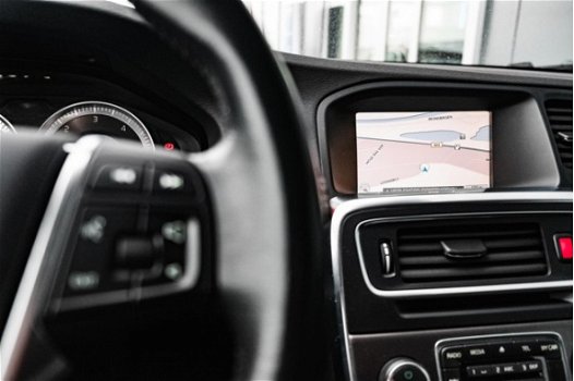 Volvo V60 - 1.6 DRIVe Ocean Race / Klimaat + ADAPTIVE Cruise control / Navigatie / Parkeersensoren - 1