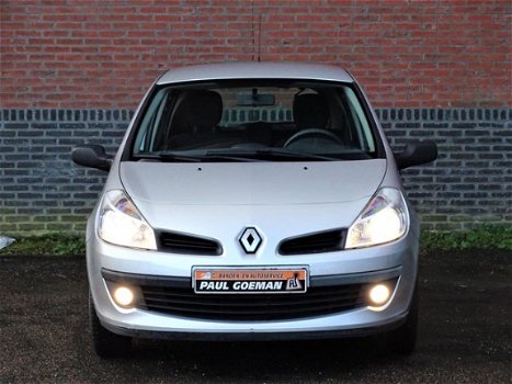 Renault Clio - 1.2-16V Special Line - 1