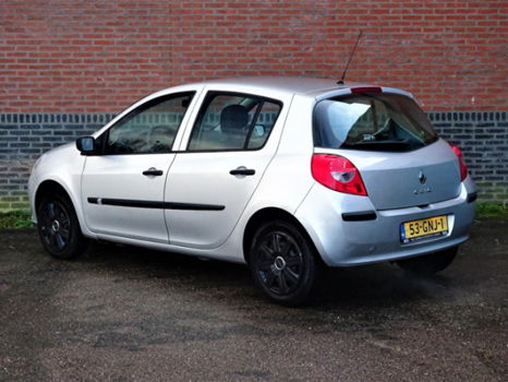 Renault Clio - 1.2-16V Special Line - 1