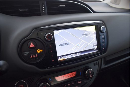 Toyota Yaris - 5-drs 1.3 Dynamic | Navigatie | Panoramadak | Safety-pakket | Camera | - 1