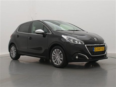 Peugeot 208 - 1.2 82pk Allure | Navigatie | Climate Control | Achteruitrijcamera | Donker getint gla - 1