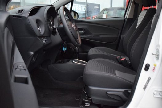 Toyota Yaris - 1.5 Hybrid 100pk Design Sport Automaat | Stoelverwarming | Navigatie | Safety Sense | - 1