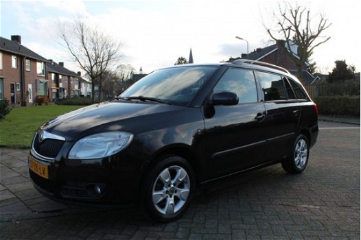 Skoda Fabia Combi - 1.4-16V Ambiente // AIRCO // TREKHAAK // - 1