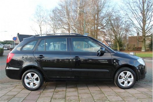 Skoda Fabia Combi - 1.4-16V Ambiente // AIRCO // TREKHAAK // - 1