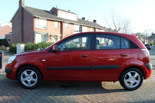 Kia Rio - 1.6 CVVT X-ecutive // 5-DRS // CLIMA // - 1