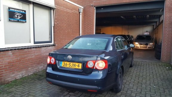 Volkswagen Jetta - 2.0 TDI Comfortline - 1