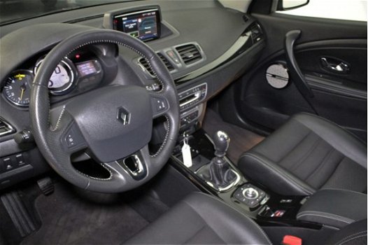 Renault Mégane Estate - 1.5 dCi Bose *Trekgewicht 1500kg* | Navigatie | Camera | Trekhaak | Cruise & - 1