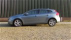 Volvo V40 - 1.6 D2 Kinetic /119dkm/Org. Nederlandse auto/December 2014 - 1 - Thumbnail