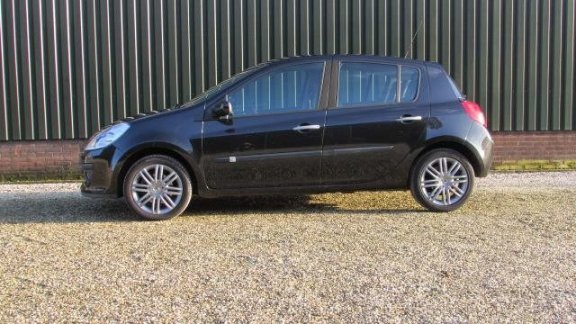 Renault Clio - 2.0-16V Dynamique S /5 drs/Nieuw Model - 1