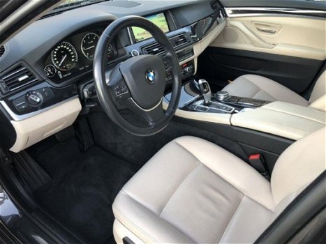 BMW 5-serie - 2.0D 220pk leder gr.navi trekh. pdc NAP NL-auto - 1