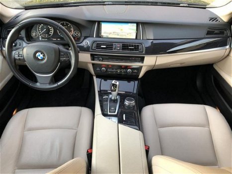 BMW 5-serie - 2.0D 220pk leder gr.navi trekh. pdc NAP NL-auto - 1