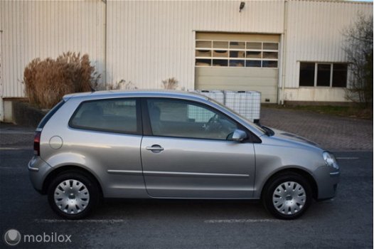 Volkswagen Polo - 1.2 Optive *Keurige auto *Airco *Trekhaak - 1